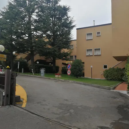 马斯米兰诺公寓 *